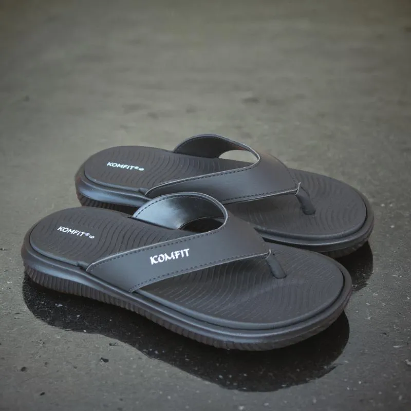Black slipper for men